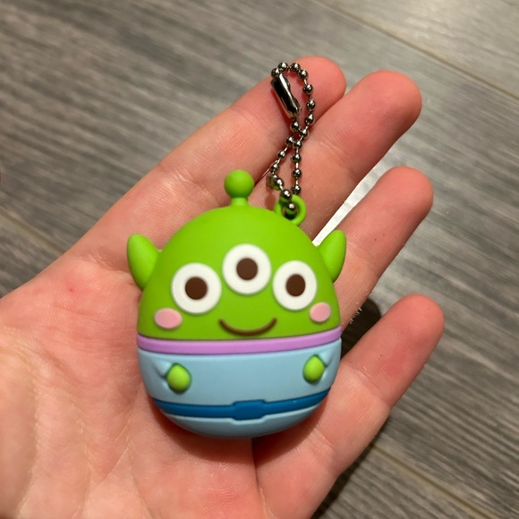 Little green alien keychain - Picture 2 of 5